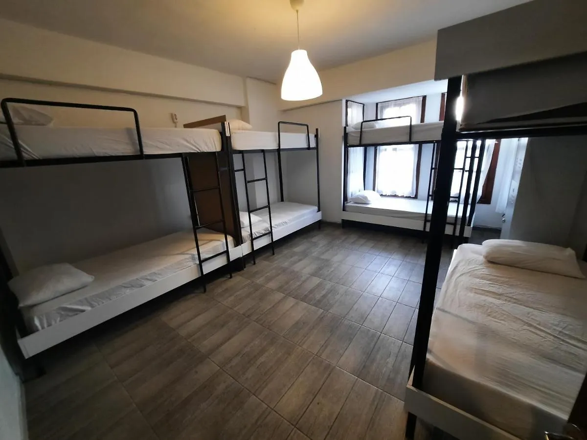 אנטליה Kuyu Beergarden Hostel