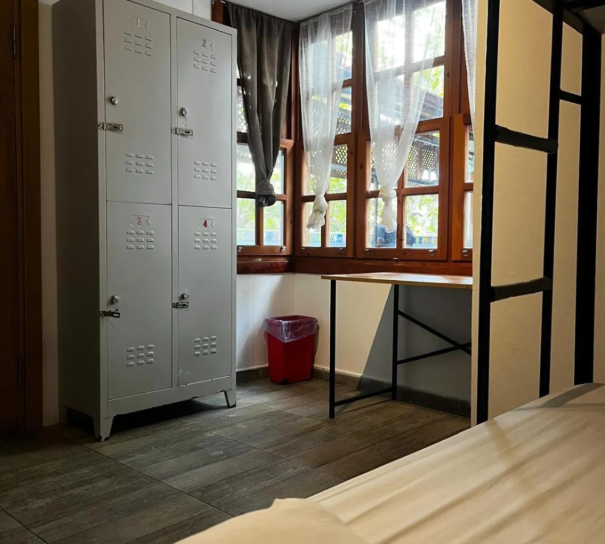 אנטליה Kuyu Beergarden Hostel