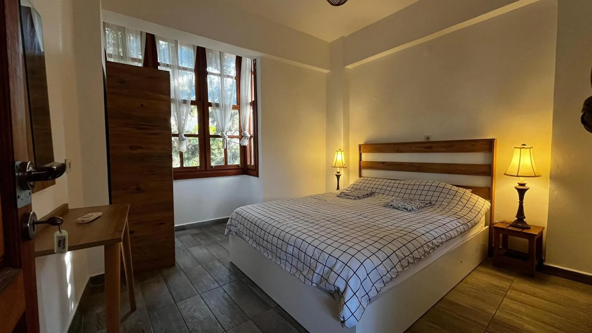 Kuyu Beergarden Hostel Antalya