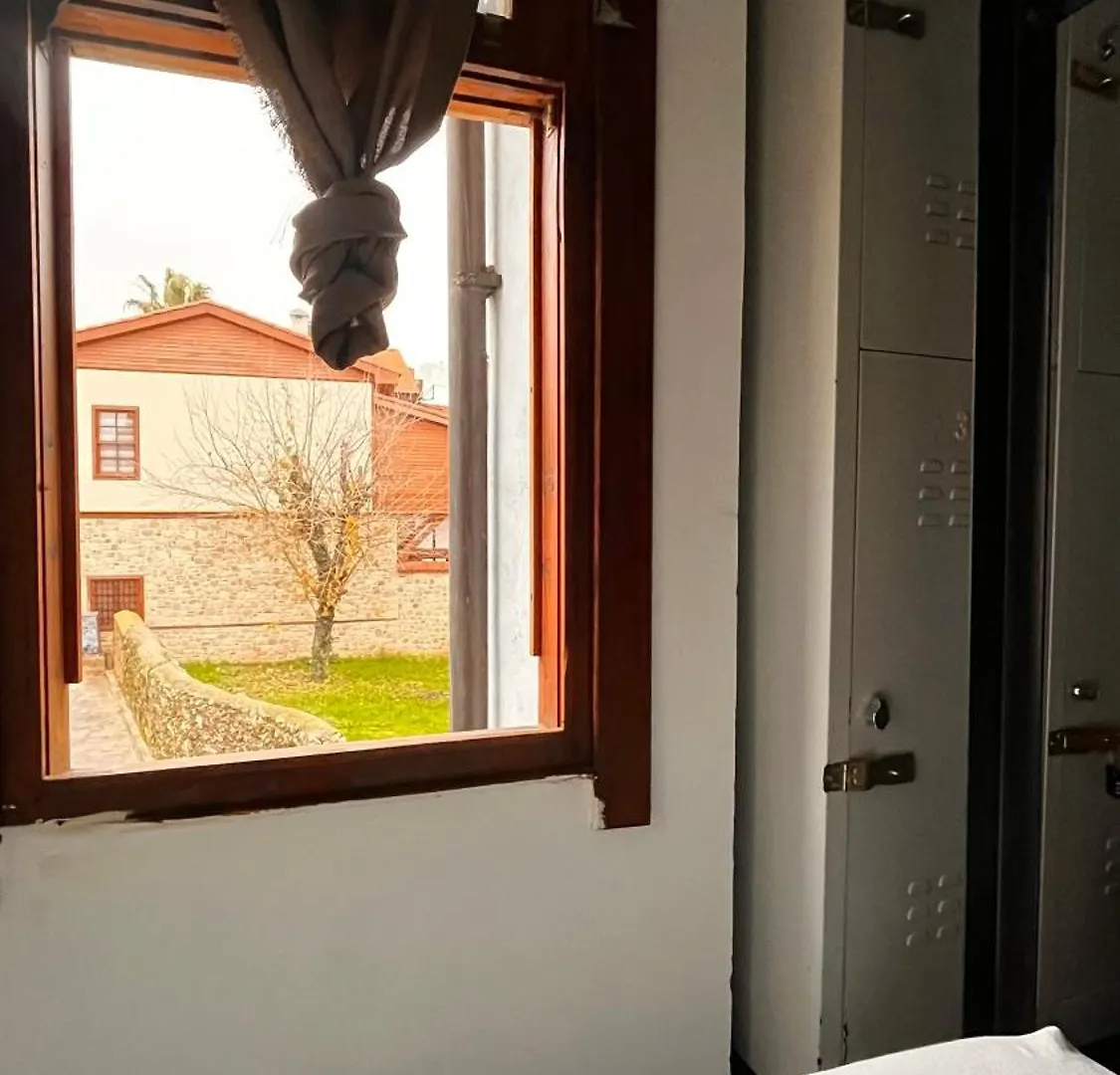 Kuyu Beergarden Hostel Αττάλεια Τουρκία