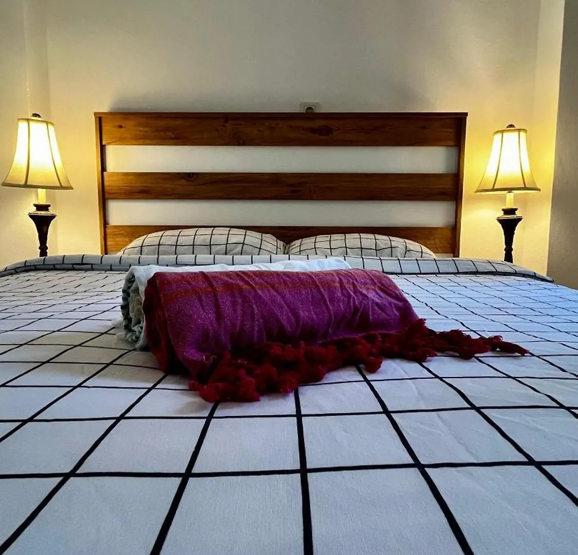 Kuyu Beergarden Hostel Αττάλεια