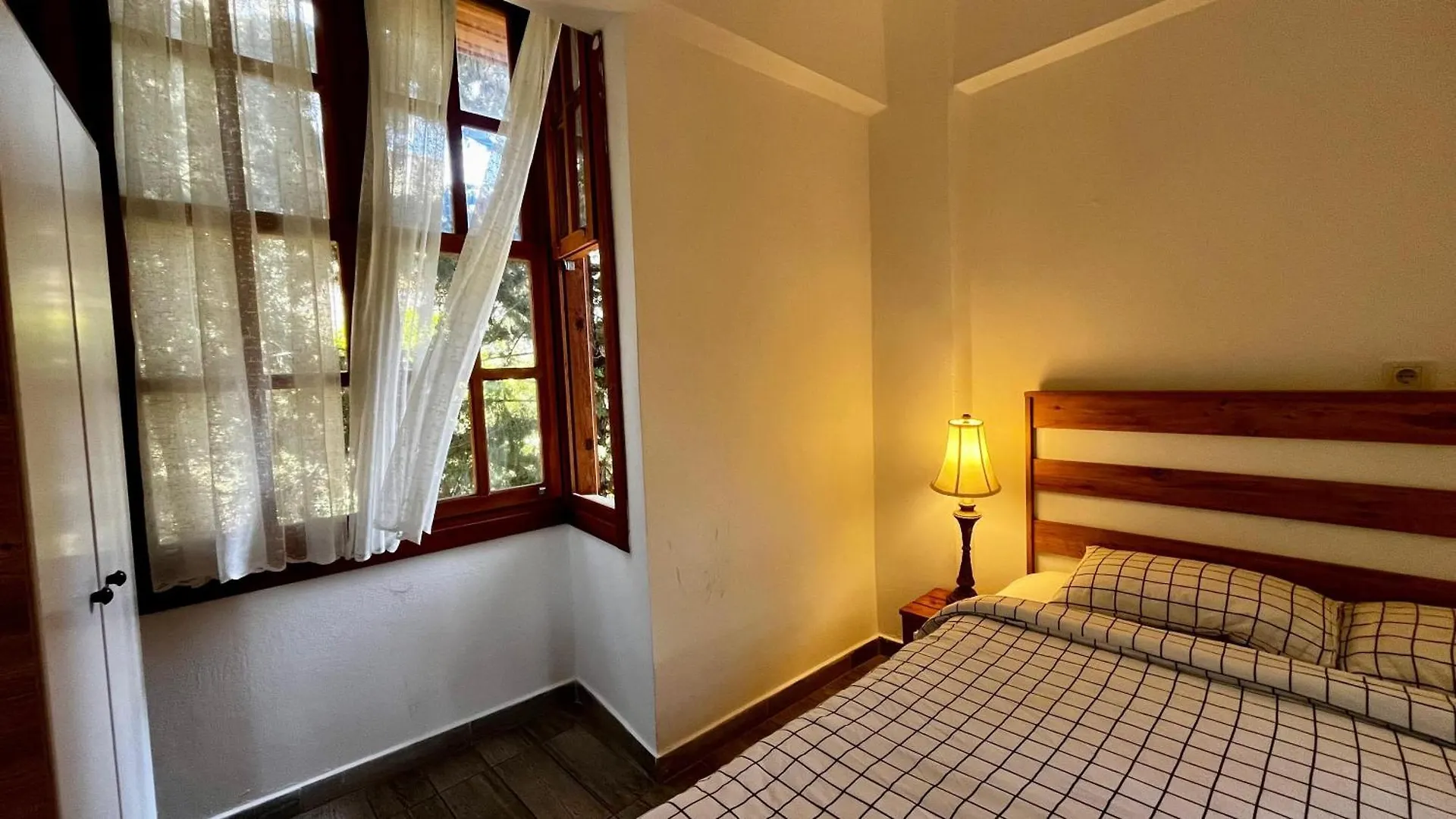 אנטליה Kuyu Beergarden Hostel 0*,  טורקיה