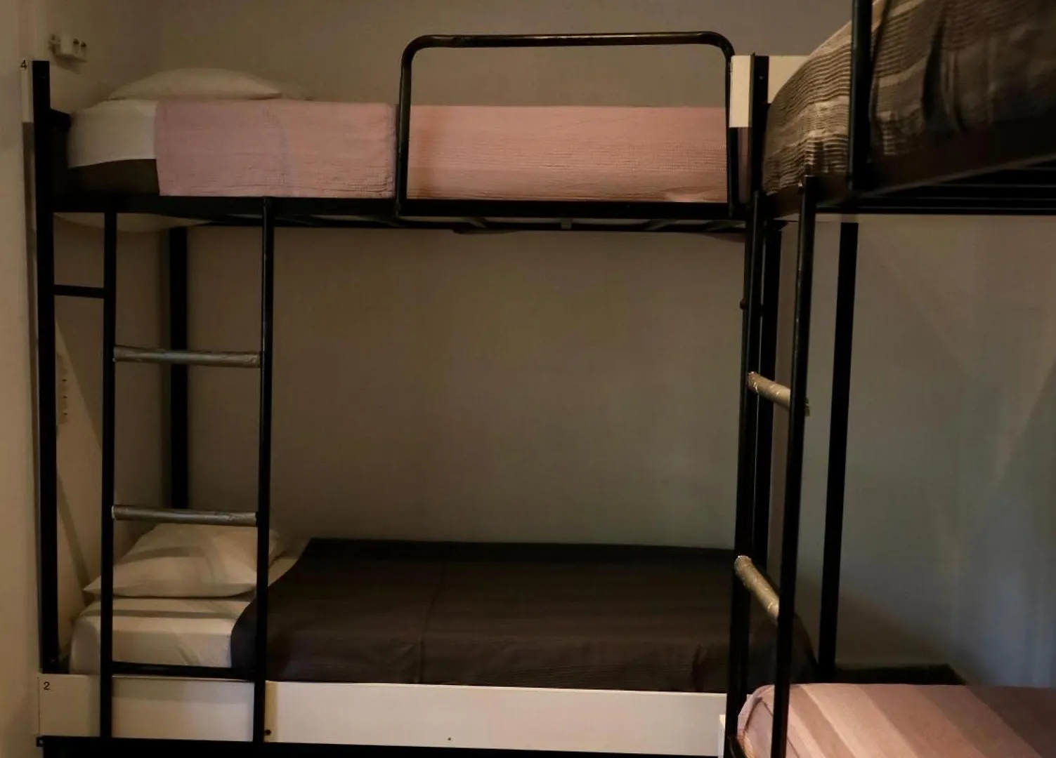 Kuyu Beergarden Hostel Αττάλεια Τουρκία