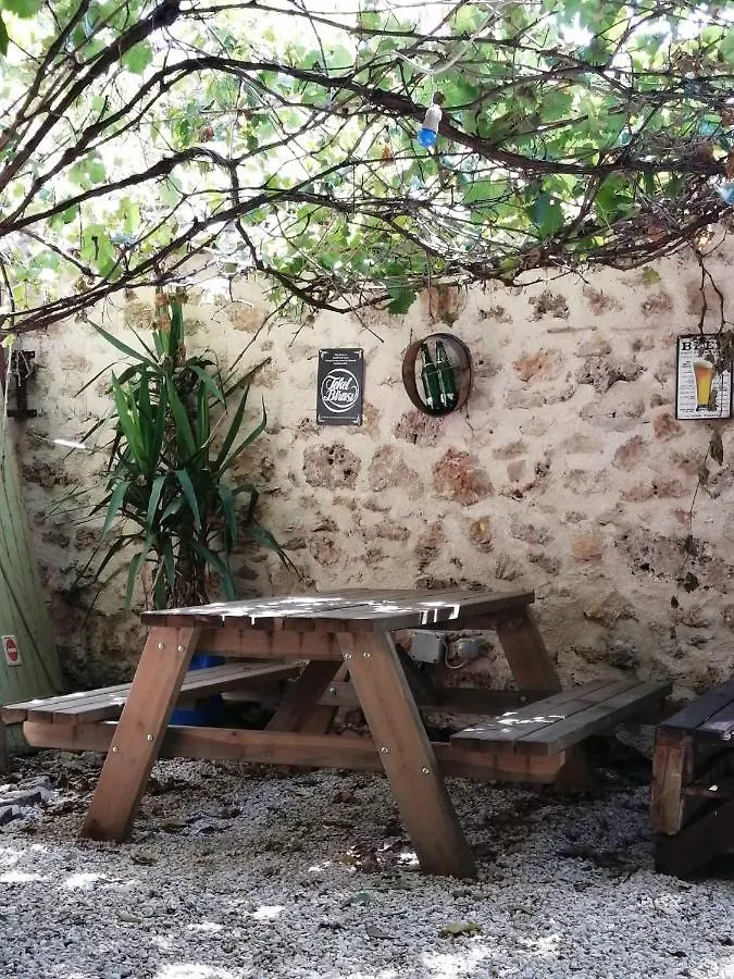 Kuyu Beergarden Hostel Antalya