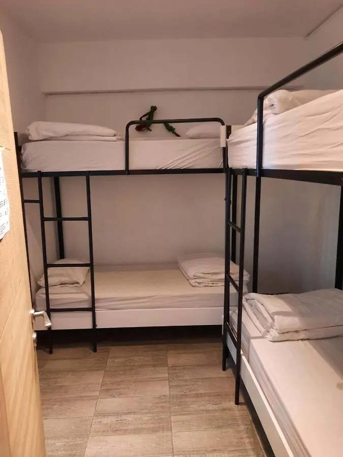Kuyu Beergarden Hostel Antalya