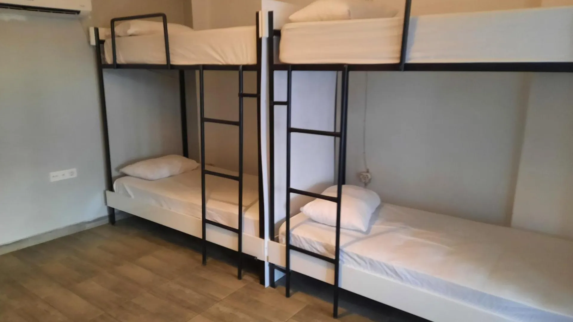 Kuyu Beergarden Hostel Antalya