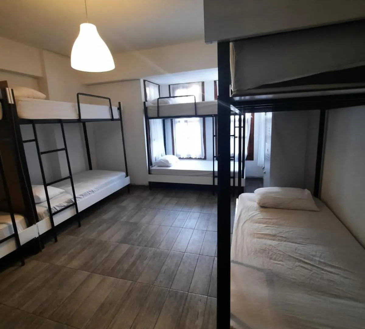 Kuyu Beergarden Hostel Antalya