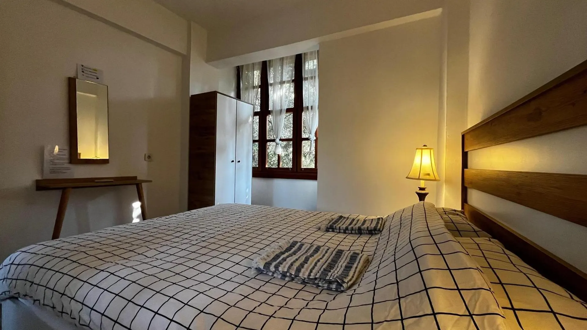 Kuyu Beergarden Hostel Antalya