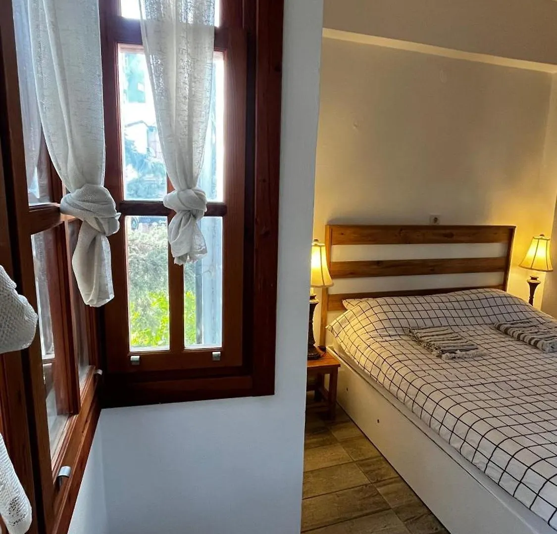 Kuyu Beergarden Hostel Antalya