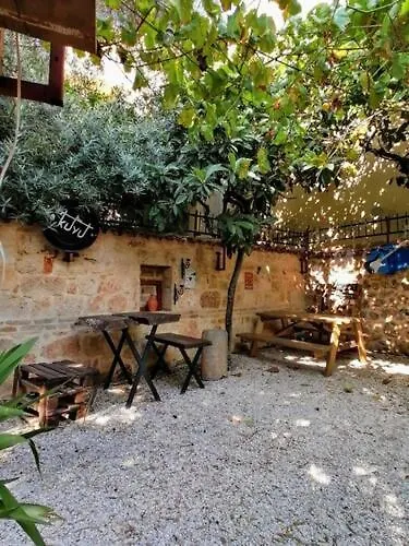Kuyu Beergarden Hostel Antalya
