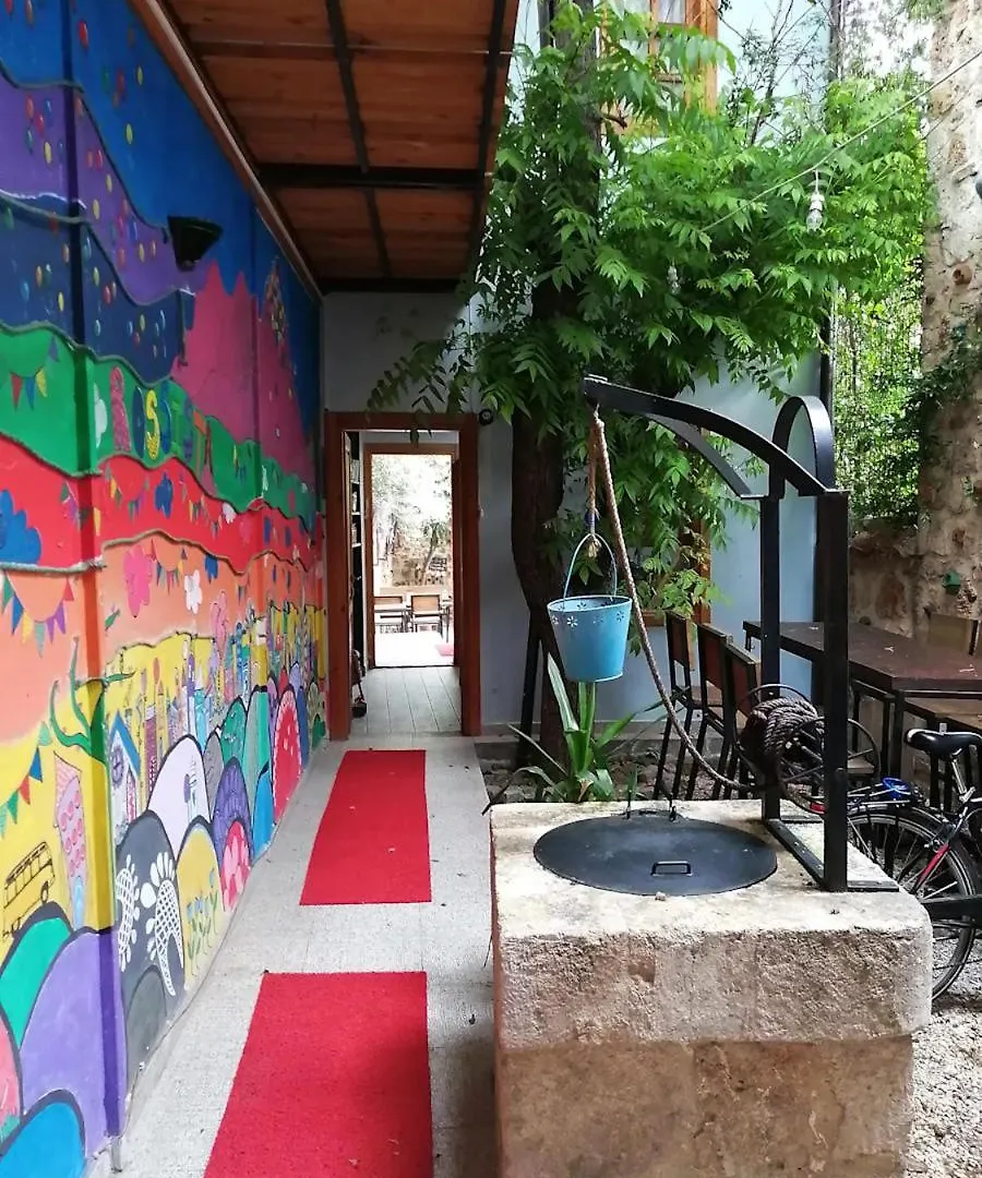 Kuyu Beergarden Hostel Antalya