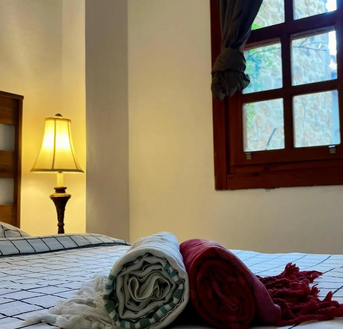 Kuyu Beergarden Hostel Antalya