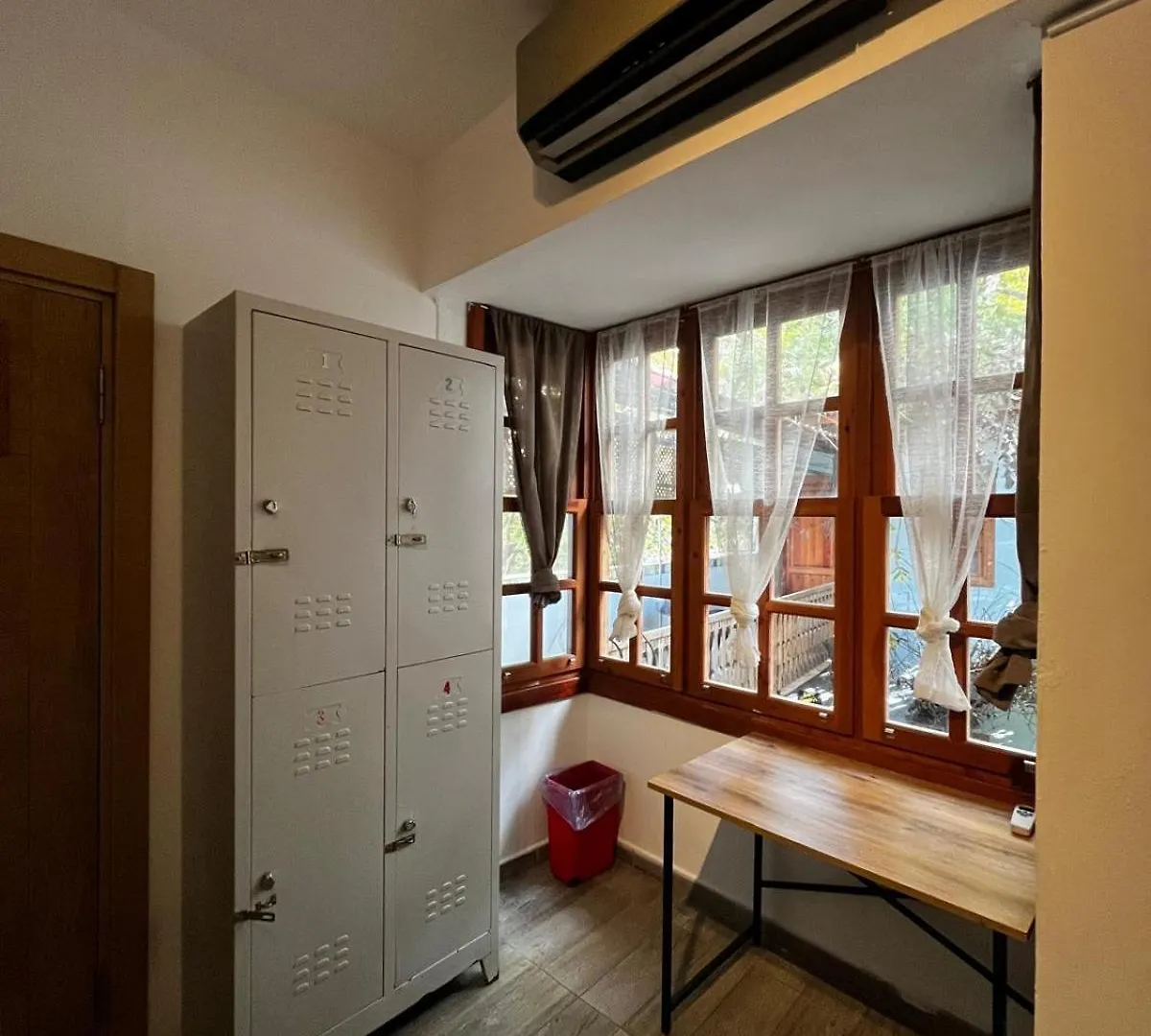 Kuyu Beergarden Hostel Antalya